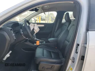 2022 Volvo XC40 Momentum with VIN YV4AC2HK2N2726416, listed as a Copart auction lot 77426764 with 84,997 mi miles and Salvage title. Bid and sale history available at DreamBid. Image 7.