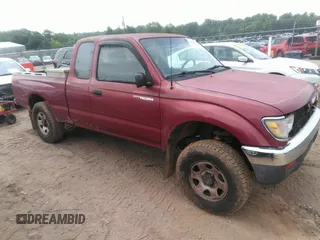 1996 Toyota Tacoma z VIN 4TAWM72N5TZ117794, wystawiony jako IAAI lot #42434786 z przebiegiem 300 992 mil mil oraz . Historia ofert i sprzedaży dostępna na DreamBid. Obrazek 1.