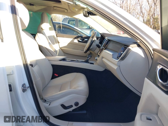 2019 Volvo XC60 Momentum with VIN LYV102RK8KB381803, listed as a IAAI auction lot 40925515 with 99,530 mi miles and . Bid and sale history available at DreamBid. Image 5.