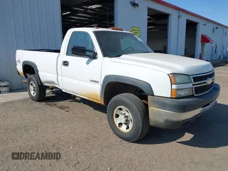 2007 Chevrolet Silverado 3500 SRW Wrk Trk with VIN 1GCHK34UX7E103046, listed as a IAAI auction lot 42090728 with 55,376 mi miles. Bid and sale history available at carsss.com. Image 1.