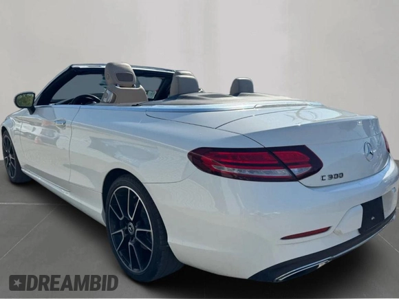2019 Mercedes-Benz C 300 z VIN WDDWK8DB3KF827091, wystawiony jako Copart lot #57204495 z przebiegiem 114 498 mil mil oraz Czysty tytuł • Clean title. Historia ofert i sprzedaży dostępna na DreamBid. Obrazek 3.