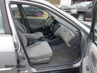 2001 Honda Accord LX z VIN 1HGCG56491A098359, wystawiony jako IAAI lot #42021768 z przebiegiem 122 121 mil mil oraz . Historia ofert i sprzedaży dostępna na DreamBid. Obrazek 5.