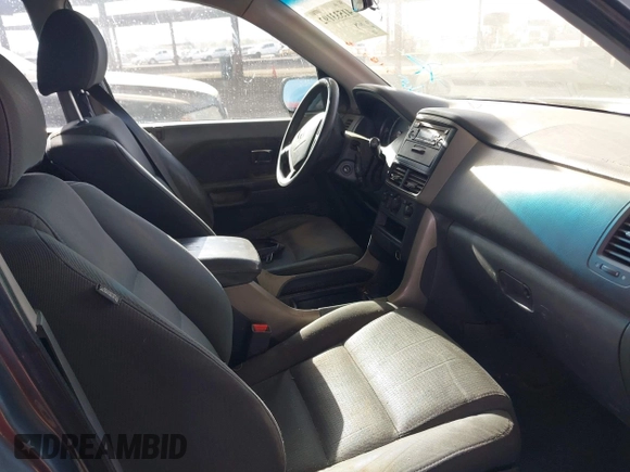 2006 Honda Pilot LX with VIN 2HKYF18146H546803, listed as a IAAI auction lot 41533192 with 218,754 mi miles. Bid and sale history available at carsss.com. Image 5.