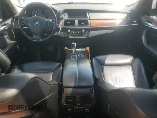 2013 BMW X5 xDrive35i z VIN 5UXZV4C53D0E03842, wystawiony jako Copart lot #52926155 z przebiegiem 178 275 mil mil oraz Szkoda całkowita • Salvage title. Historia ofert i sprzedaży dostępna na DreamBid. Obrazek 8.