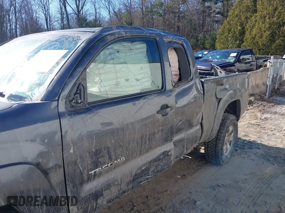 2009 Toyota Tacoma with VIN 5TEUU42N69Z670462, listed as a IAAI auction lot 41908357 with 208,430 mi miles. Bid and sale history available at carsss.com. Image 6.