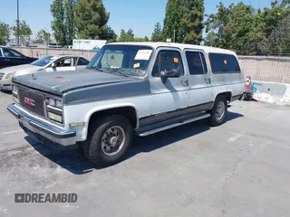 1990 GMC Suburban with VIN 1GKGR26NXLF528203, listed as a IAAI auction lot 42731684 with 185,736 mi miles and . Bid and sale history available at DreamBid. Image 2.