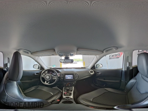 2019 Jeep Compass Latitude z VIN 3C4NJDBB1KT639096, wystawiony jako IAAI lot #42597978 z przebiegiem 110 803 mil mil oraz . Historia ofert i sprzedaży dostępna na DreamBid. Obrazek 26.