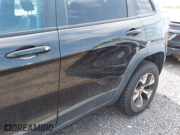 2014 Jeep Cherokee Trailhawk with VIN 1C4PJMBS3EW150366, listed as a IAAI auction lot 41971035 with 90,994 mi miles. Bid and sale history available at carsss.com. Image 6.