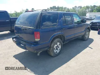 2002 Chevrolet Blazer LS z VIN 1GNDT13WX2K101236, wystawiony jako IAAI lot #42198292 z przebiegiem 193 731 mil mil oraz . Historia ofert i sprzedaży dostępna na DreamBid. Obrazek 4.