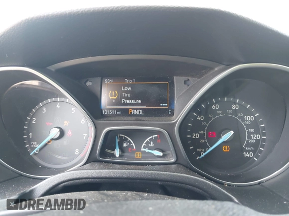 2018 Ford Focus SE z VIN 1FADP3F20JL327186, wystawiony jako IAAI lot #42271070 z przebiegiem 131 511 mil mil oraz . Historia ofert i sprzedaży dostępna na DreamBid. Obrazek 7.