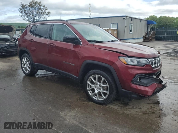 2022 Jeep Compass Latitude Lux z VIN 3C4NJDFB8NT118522, wystawiony jako Copart lot #56775175 z przebiegiem 47 220 mil mil oraz Szkoda całkowita • Salvage title. Historia ofert i sprzedaży dostępna na DreamBid. Obrazek 4.
