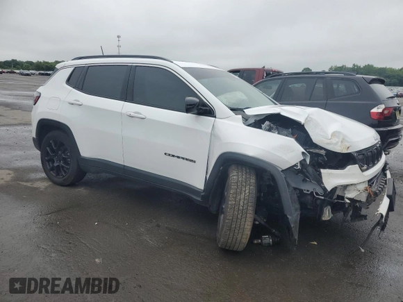 2022 Jeep Compass Latitude Lux z VIN 3C4NJDFB3NT127175, wystawiony jako Copart lot #60349925 z przebiegiem 58 465 mil mil oraz Szkoda całkowita • Salvage title. Historia ofert i sprzedaży dostępna na DreamBid. Obrazek 4.