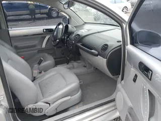 2001 Volkswagen Beetle GLX z VIN 3VWDD21C61M420884, wystawiony jako IAAI lot #40501130 z przebiegiem 179 868 mil mil oraz . Historia ofert i sprzedaży dostępna na DreamBid. Obrazek 5.