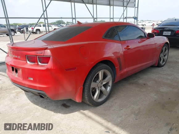 2011 Chevrolet Camaro 1LT z VIN 2G1FB1ED2B9157424, wystawiony jako IAAI lot #42063035 z przebiegiem 135 796 mil mil oraz . Historia ofert i sprzedaży dostępna na DreamBid. Obrazek 4.