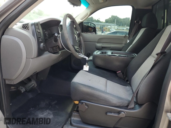 2008 GMC Sierra 1500 Work Truck с VIN 1GTEC14C78E131674, выставлен на аукционе Copart как лот 59882414 с пробегом 222 102 миль миль и Списание • Salvage title. История ставок и продаж доступна на DreamBid. Изображение 7.