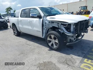 2024 Ram 1500 Laramie z VIN 1C6RREJT3RN205256, wystawiony jako IAAI lot #42547616 z przebiegiem 50 076 mil mil oraz . Historia ofert i sprzedaży dostępna na DreamBid. Obrazek 1.