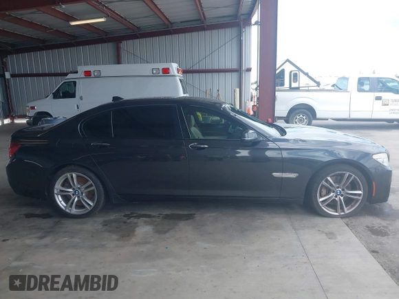 2013 BMW 7 Series 750Li с VIN WBAYE8C53DD132336, выставлен на аукционе IAAI как лот 42812991 с пробегом 174 099 миль миль и . История ставок и продаж доступна на DreamBid. Изображение 13.