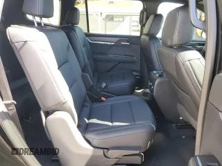 2024 GMC Acadia FWD Elevation z VIN 1GKENKKS2RJ194690, wystawiony jako Copart lot #45913165 z przebiegiem 16 738 mil mil oraz Czysty tytuł • Clean title. Historia ofert i sprzedaży dostępna na DreamBid. Obrazek 11.
