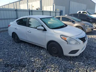 2016 Nissan Versa S z VIN 3N1CN7AP7GL893786, wystawiony jako Copart lot #58394985 z przebiegiem 107 461 mil mil oraz Szkoda całkowita • Salvage title. Historia ofert i sprzedaży dostępna na DreamBid. Obrazek 4.