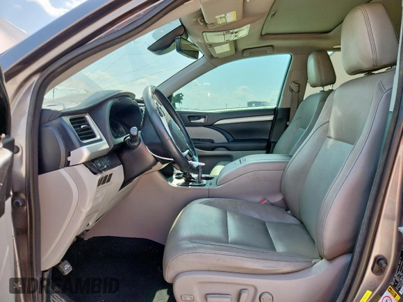2017 Toyota Highlander XLE with VIN 5TDKZRFH4HS515186, listed as a Copart auction lot 60894055 with 135,531 mi miles and Salvage title. Bid and sale history available at DreamBid. Image 7.