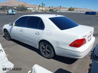 2002 Lexus LS 430 with VIN JTHBN30F520057926, listed as a IAAI auction lot 41849835 with 237,296 mi miles. Bid and sale history available at carsss.com. Image 3.