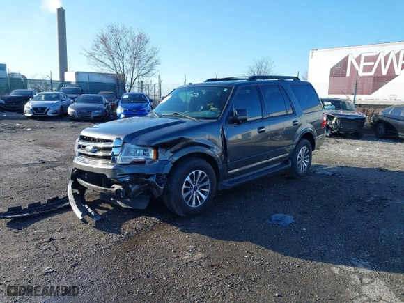 2017 Ford Expedition XLT with VIN 1FMJU1JT6HEA73634, listed as a IAAI auction lot 41847439 with 215,783 mi miles. Bid and sale history available at carsss.com. Image 18.