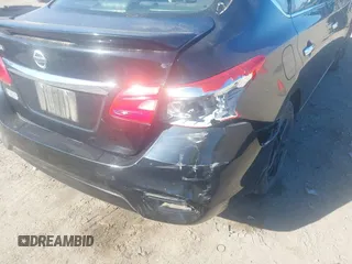 2017 Nissan Sentra SR z VIN 3N1AB7AP4HY219180, wystawiony jako IAAI lot #40869926 z przebiegiem 126 952 mil mil oraz . Historia ofert i sprzedaży dostępna na DreamBid. Obrazek 6.