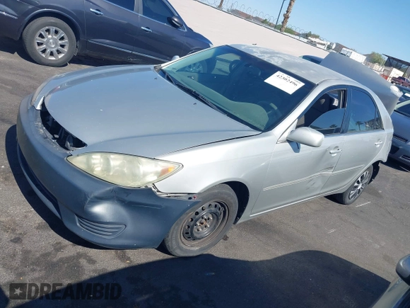2005 Toyota Camry STD z VIN 4T1BE32K95U419292, wystawiony jako IAAI lot #42302496 z przebiegiem 233 632 mil mil oraz . Historia ofert i sprzedaży dostępna na DreamBid. Obrazek 14.
