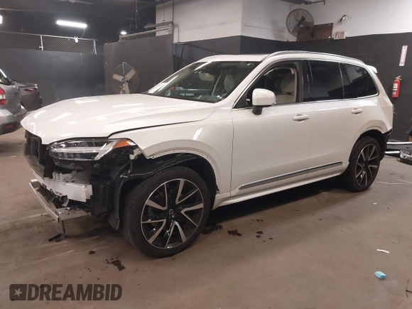 2023 Volvo XC90 Plus with VIN YV4062PN1P1985051, listed as a IAAI auction lot 41890979 with 60,922 mi miles. Bid and sale history available at carsss.com. Image 20.
