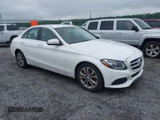 2015 Mercedes-Benz C 300 z VIN 55SWF4JB4FU073364, wystawiony jako IAAI lot #42385727 z przebiegiem 198 328 mil mil oraz . Historia ofert i sprzedaży dostępna na DreamBid. Obrazek 1.