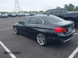 2016 BMW 3 Series 328i z VIN WBA8E9G53GNT85106, wystawiony jako IAAI lot #42038571 z przebiegiem 133 184 mil mil oraz . Historia ofert i sprzedaży dostępna na DreamBid. Obrazek 3.