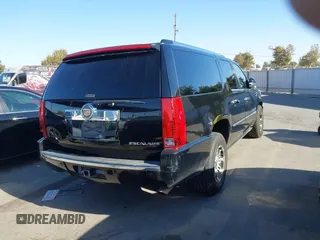 2008 Cadillac Escalade ESV z VIN 1GYFK66838R164476, wystawiony jako IAAI lot #40642750 z przebiegiem 206 681 mil mil oraz . Historia ofert i sprzedaży dostępna na DreamBid. Obrazek 4.