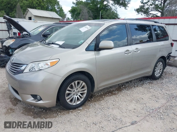 2016 Toyota Sienna XLE with VIN 5TDYK3DC0GS737600, listed as a IAAI auction lot 42027412 with 95,302 mi miles. Bid and sale history available at carsss.com. Image 18.