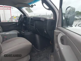 2010 Chevrolet Express Cargo z VIN 1GCZGFBA2A1112225, wystawiony jako IAAI lot #42664892 z przebiegiem 236 573 mil mil oraz . Historia ofert i sprzedaży dostępna na DreamBid. Obrazek 5.