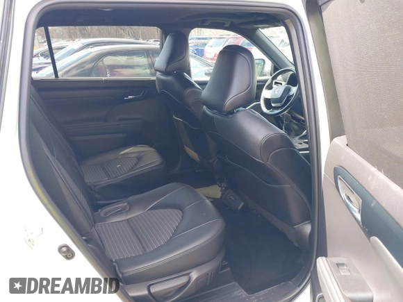2022 Toyota Highlander XSE with VIN 5TDLZRBH0NS235559, listed as a IAAI auction lot 41684126 with 23,671 mi miles and . Bid and sale history available at DreamBid. Image 8.
