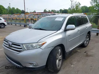 2013 Toyota Highlander Limited with VIN 5TDYK3EH7DS105327, listed as a IAAI auction lot 42097629 with 208,787 mi miles and . Bid and sale history available at DreamBid. Image 2.
