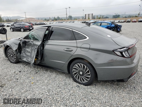 2020 Hyundai Sonata Hybrid Limited with VIN KMHL54JJXLA013913, listed as a Copart auction lot 68998073 with 115,396 mi miles. Bid and sale history available at carsss.com. Image 2.