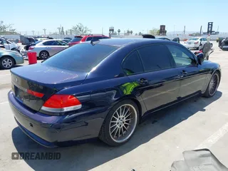 2004 BMW 7 Series 745Li z VIN WBAGN63424DS48019, wystawiony jako IAAI lot #42510159 z przebiegiem 194 500 mil mil oraz . Historia ofert i sprzedaży dostępna na DreamBid. Obrazek 4.