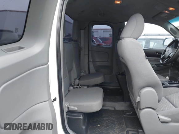 2013 Toyota Tacoma PreRunner with VIN 5TFTU4GN5DX040386, listed as a IAAI auction lot 41592956 with 217,885 mi miles. Bid and sale history available at carsss.com. Image 8.