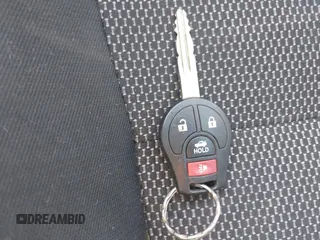 2019 Nissan Versa SV z VIN 3N1CN7AP6KL869696, wystawiony jako IAAI lot #42404842 z przebiegiem 103 338 mil mil oraz . Historia ofert i sprzedaży dostępna na DreamBid. Obrazek 11.