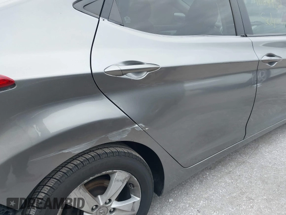 2013 Hyundai Elantra GLS z VIN 5NPDH4AE8DH383903, wystawiony jako IAAI lot #41104952 z przebiegiem 98 747 mil mil oraz . Historia ofert i sprzedaży dostępna na DreamBid. Obrazek 12.