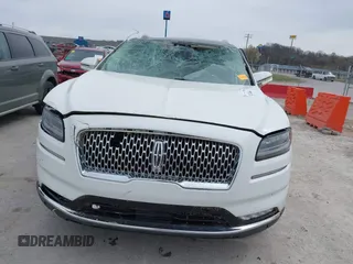 2022 Lincoln Nautilus Reserve z VIN 2LMPJ8K95NBL24072, wystawiony jako IAAI lot #41824694 z przebiegiem Nie podano mil oraz . Historia ofert i sprzedaży dostępna na DreamBid. Obrazek 6.
