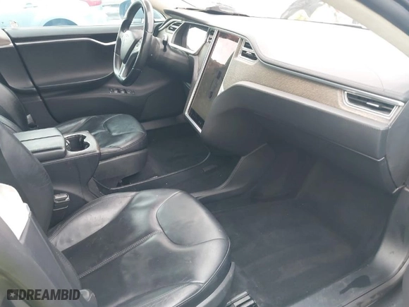 2013 Tesla Model S with VIN 5YJSA1CG5DFP06411, listed as a IAAI auction lot 41079914 with 266,968 mi miles. Bid and sale history available at carsss.com. Image 5.