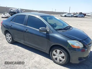2008 Toyota Yaris z VIN JTDBT923884034719, wystawiony jako IAAI lot #42354924 z przebiegiem 163 225 mil mil oraz . Historia ofert i sprzedaży dostępna na DreamBid. Obrazek 1.