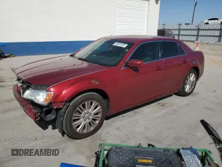 2014 Chrysler 300 z VIN 2C3CCARG0EH249562, wystawiony jako Copart lot #60331535 z przebiegiem 153 730 mil mil oraz Szkoda całkowita • Salvage title. Historia ofert i sprzedaży dostępna na DreamBid. Obrazek 1.