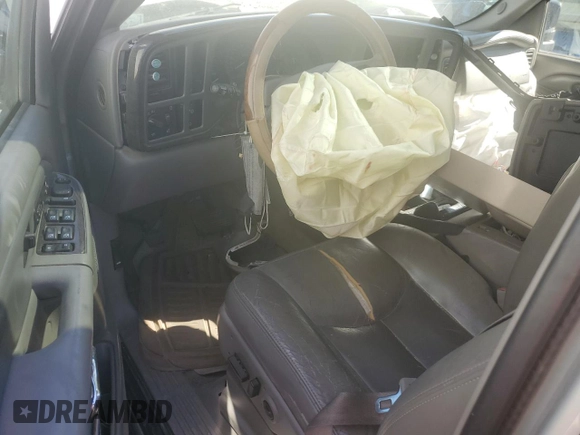2005 GMC Yukon Denali z VIN 1GKEK63U35J228887, wystawiony jako Copart lot #68141304 z przebiegiem 238 024 mil mil oraz Szkoda całkowita • Salvage title. Historia ofert i sprzedaży dostępna na DreamBid. Obrazek 8.
