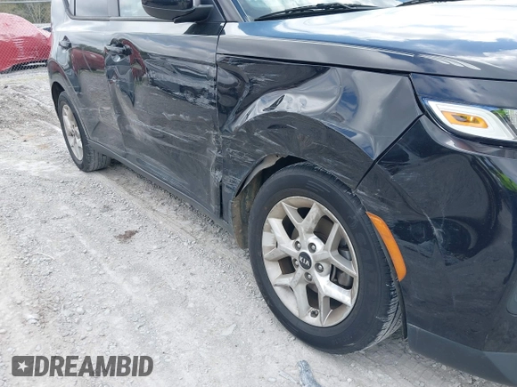 2020 Kia Soul LX with VIN KNDJ23AU2L7720185, listed as a IAAI auction lot 41796717 with 69,635 mi miles. Bid and sale history available at carsss.com. Image 6.