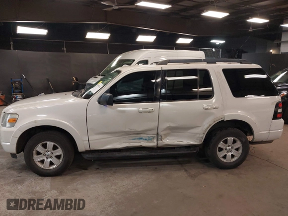 2010 Ford Explorer XLT with VIN 1FMEU6DE8AUA26953, listed as a IAAI auction lot 42169243 with 151,302 mi miles. Bid and sale history available at carsss.com. Image 6.