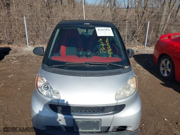 2009 Smart fortwo Passion with VIN WMEEK31X99K301253, listed as a IAAI auction lot 41667056 with 176,021 mi miles. Bid and sale history available at carsss.com. Image 6.