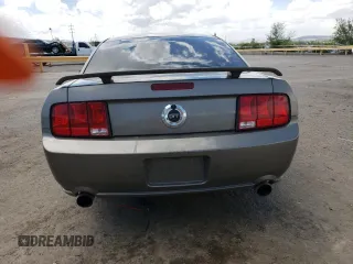 2005 Ford Mustang GT Deluxe z VIN 1ZVHT82H355259178, wystawiony jako Copart lot #55663555 z przebiegiem 194 211 mil mil oraz Szkoda całkowita • Salvage title. Historia ofert i sprzedaży dostępna na DreamBid. Obrazek 6.